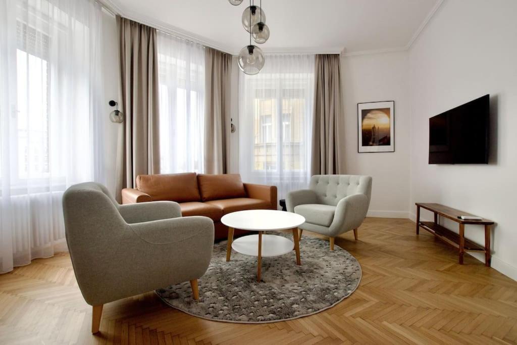 Premium Apartment By Hi - Central 2 Bedroom - Best View Budapeste Exterior foto