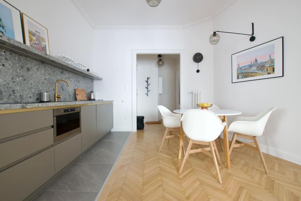 Premium Apartment By Hi - Central 2 Bedroom - Best View Budapeste Exterior foto