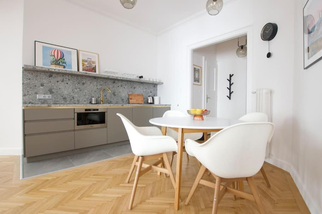 Premium Apartment By Hi - Central 2 Bedroom - Best View Budapeste Exterior foto